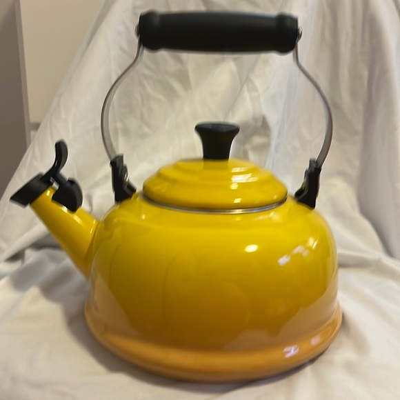 Le Creuset Kitchen Le Creuset Yellow Ombr Enameled Whistling Tea